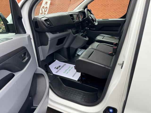 2021 Peugeot Expert 1200 1.5 Bluehdi 100  L2 Professional Van (NY21DHK) Image 32