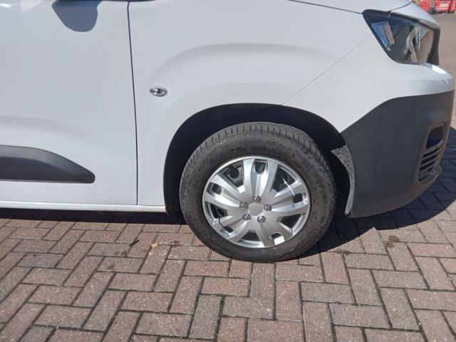 2021 Peugeot Partner 1000 1.5 Bluehdi 100 Professional Van (NY21DZP) Image 13