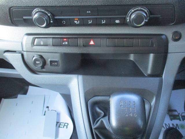 2021 Peugeot Expert 1400 2.0 Bluehdi 120 Professional Van (NY21FBE) Image 24