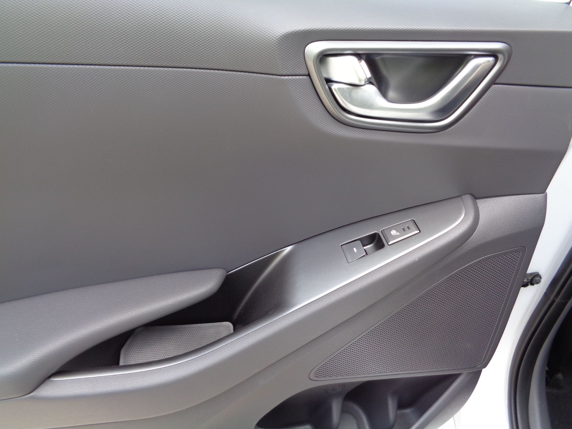 2021 Hyundai Ioniq 1.6 Gdi Hybrid Premium Se 5Dr Dct (OV71FJY) Thumbnail 14