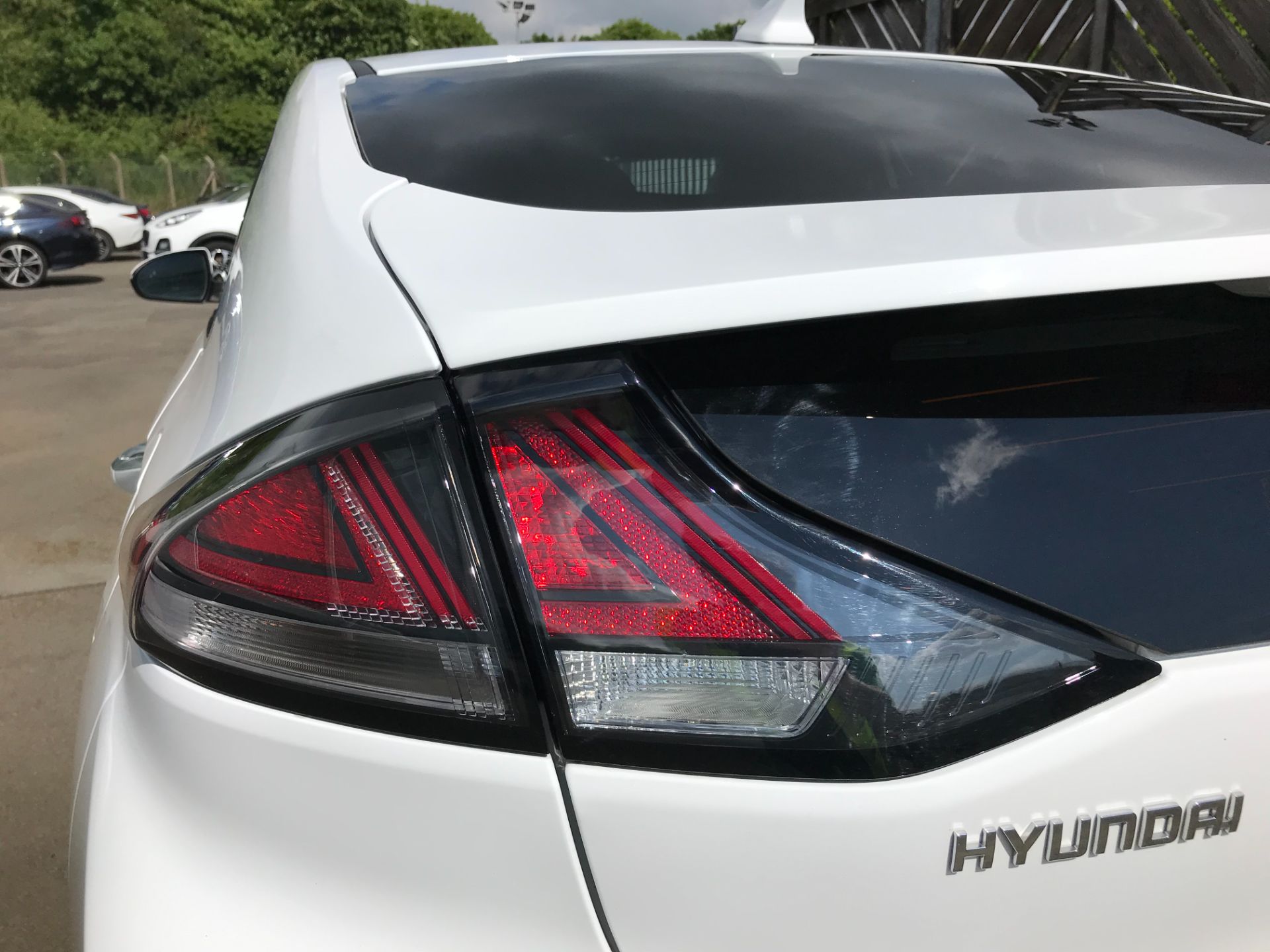 2021 Hyundai Ioniq 1.6 Gdi Hybrid Premium Se 5Dr Dct (OV71WLR) Thumbnail 20