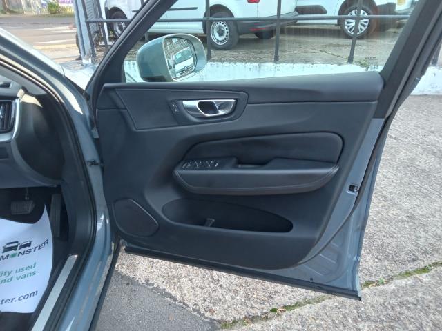 2022 Volvo Xc60 2.0 B5p Core 5Dr Awd Geartronic (OW72FCC) Image 32
