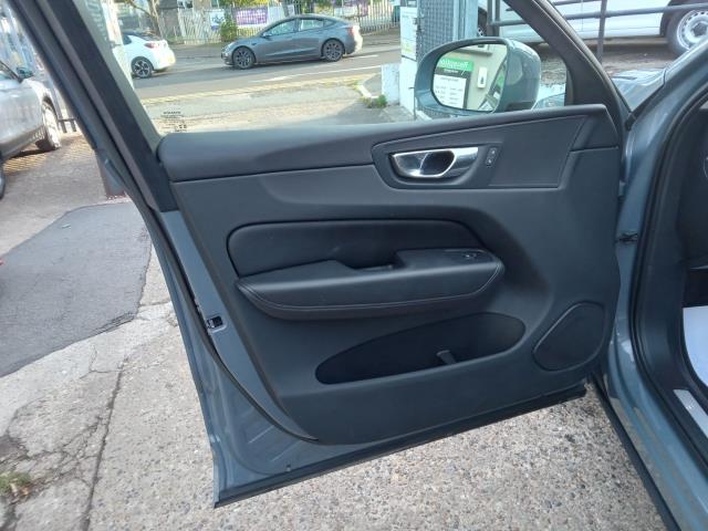 2022 Volvo Xc60 2.0 B5p Core 5Dr Awd Geartronic (OW72FCC) Image 18