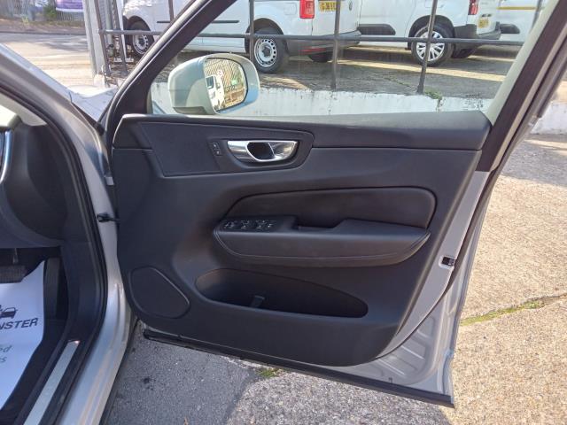 2023 Volvo Xc60 2.0 B5p Core 5Dr Awd Geartronic (OW72NVP) Image 32