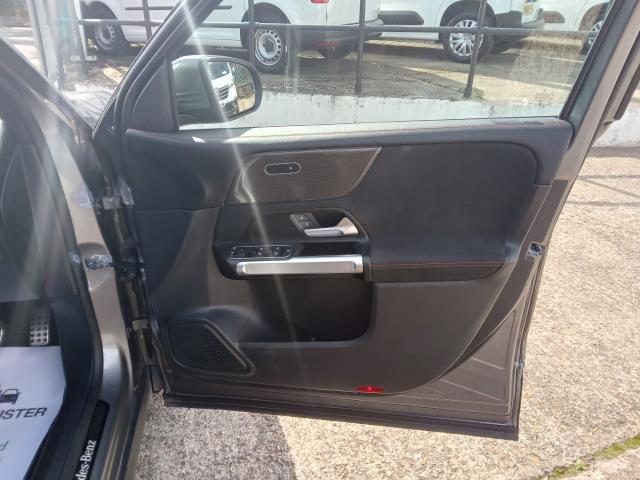 2023 Mercedes-Benz Glb Glb 200 Amg Line Executive 5Dr 7G-Tronic (OW72PYF) Image 33