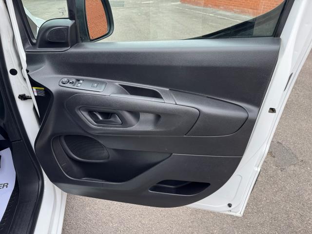 2022 Peugeot Partner 1000 1.5 Bluehdi 100 Professional Premium Van (PE71UVN) Image 18