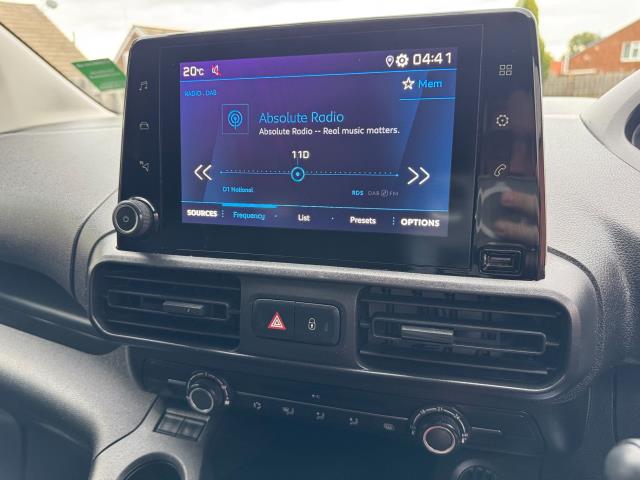 2022 Peugeot Partner 1000 1.5 Bluehdi 100 Professional Premium Van (PE71UVN) Image 23