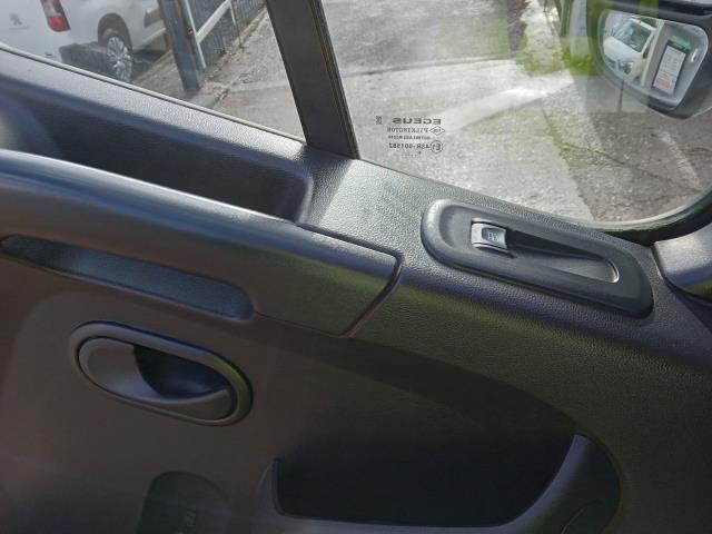 2021 Nissan Nv400 2.3 Dci 150Ps H1 Tekna Double Cab Dropside (PO21KSN) Image 17