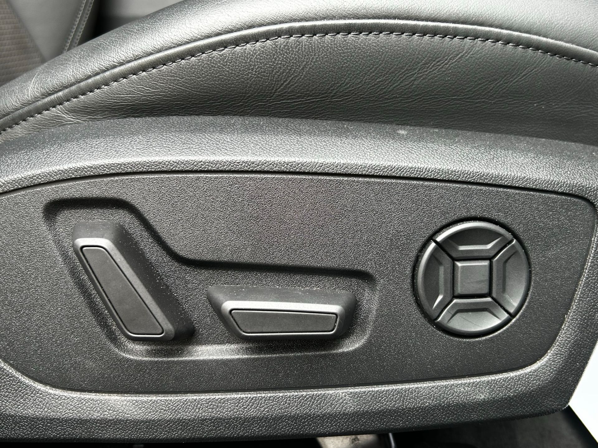 2021 Audi A6 45 Tfsi Quattro Black Edition 4Dr S Tronic [Tech] (RE70YKJ) Image 26