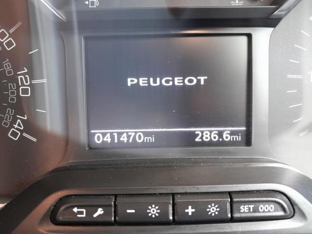 2022 Peugeot Partner 950 1.5 Bluehdi 100 Professional Premium Van (RF71FFH) Image 17