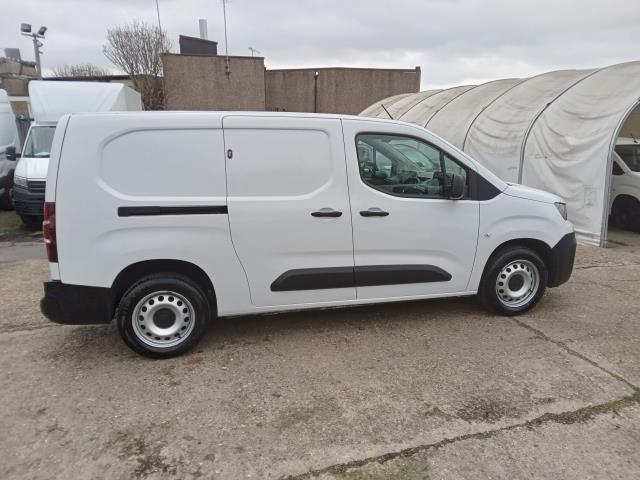 2023 Peugeot Partner 950 1.5 Bluehdi 100 L2 Professional Premium + Van (RF72CLV) Image 8