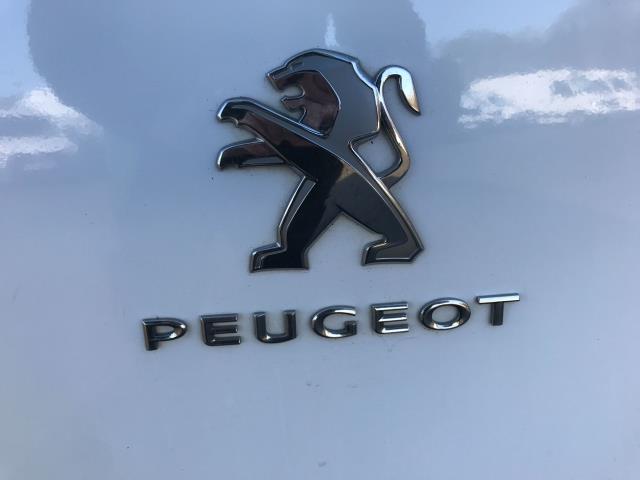 2022 Peugeot Partner 850 1.5 Bluehdi 100 Professional Premium Crew Van (RO22VLA) Image 18