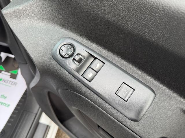 2023 Vauxhall Combo Cargo 2300 1.5 Turbo D 100Ps H1 Prime Van (SB23YRV) Image 19