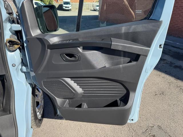 2022 Renault Trafic Ll30 Blue Dci 130 Business Van (SG72WYC) Image 19