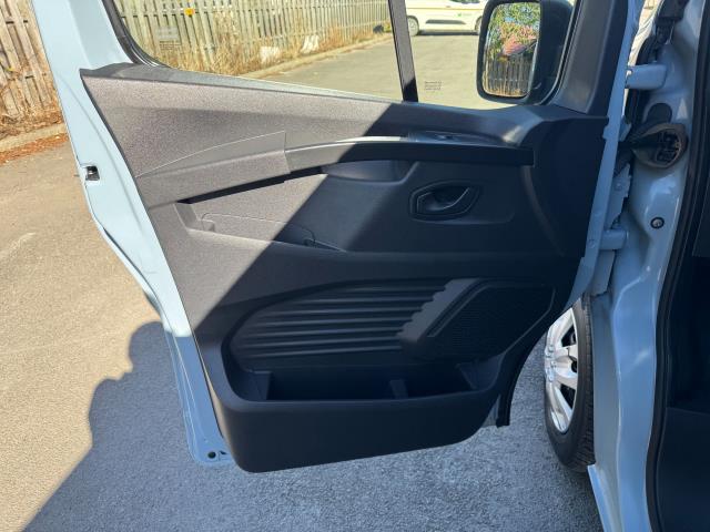 2022 Renault Trafic Ll30 Blue Dci 130 Business Van (SG72WYC) Image 38