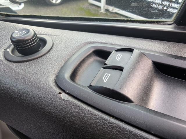 2018 Ford Tourneo Custom 2.0 Tdci 170Ps Low Roof 8 Seater Titanium Auto (VK18ZZL) Image 15