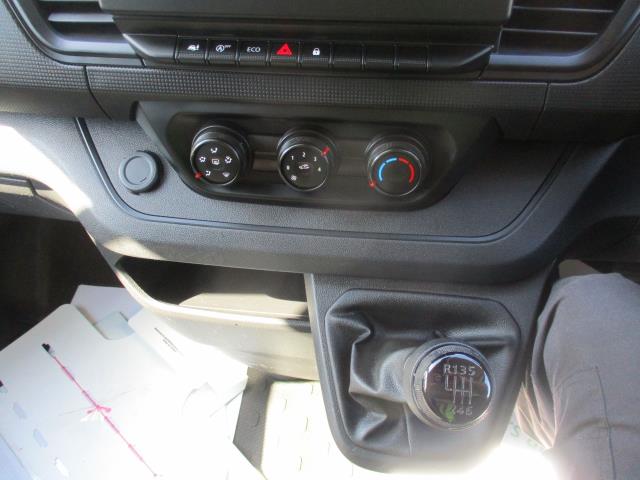 2022 Renault Trafic Sl28 Blue Dci 150 Business Van (WM22AKN) Image 23