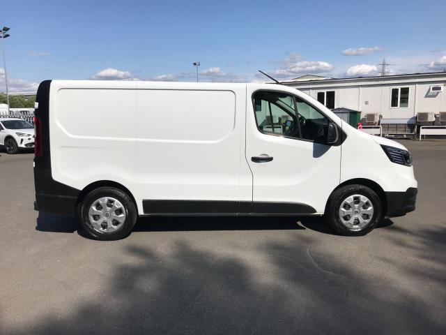 2022 Renault Trafic Sl28 Blue Dci 150 Business Van (WM22AKO) Image 12