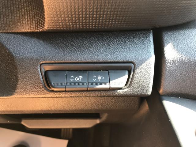 2022 Renault Trafic Sl28 Blue Dci 150 Business Van (WM22AKO) Image 31