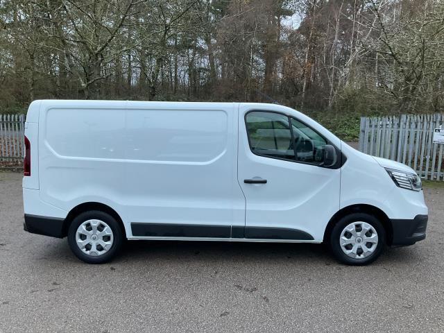 2022 Renault Trafic Sl28 Blue Dci 130 Business+ Van (WM22HLX) Image 15