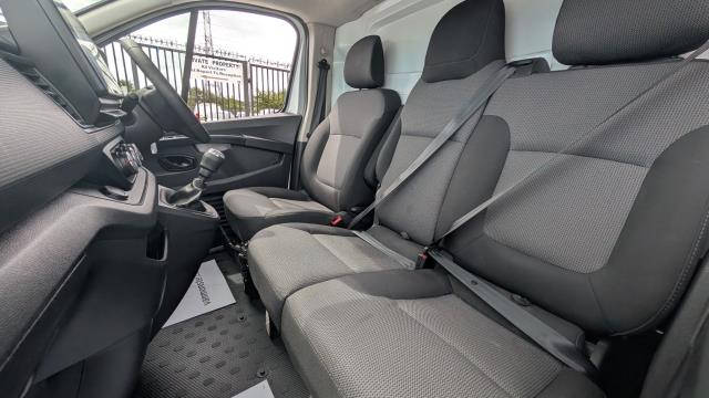2023 Renault Trafic Sl28 Blue Dci 130 Business+ Van (WM23SCX) Image 17
