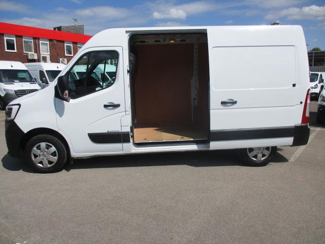 2022 Renault Master MWB FWD MM35DCI 135PS BUSINESS + MEDIUM ROOF (WM72APV) Image 27