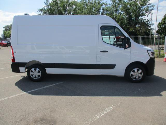 2022 Renault Master MWB FWD MM35DCI 135PS BUSINESS + MEDIUM ROOF (WM72APV) Image 3