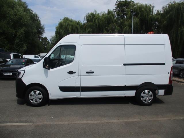 2022 Renault Master Mm35dci 135 Business+ Medium Roof Van (WM72APX) Image 8