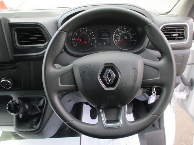 2022 Renault Master Mm35dci 135 Business+ Medium Roof Van (WM72APX) Image 16