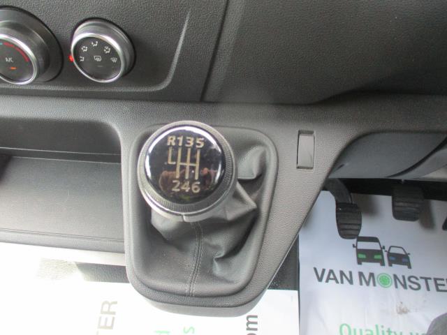 2022 Renault Master Mm35dci 135 Business+ Medium Roof Van (WM72APX) Image 23
