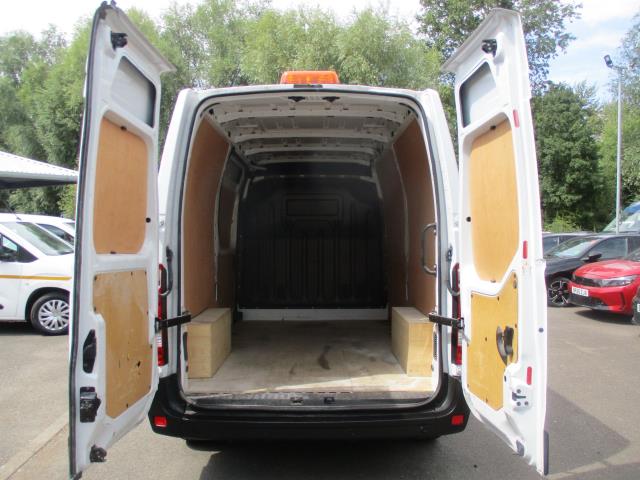 2022 Renault Master Mm35dci 135 Business+ Medium Roof Van (WM72APX) Image 29