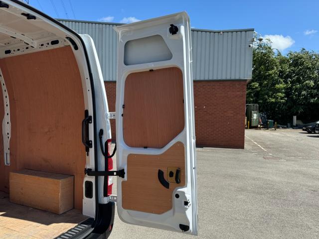 2022 Renault Master MM 35 DCI135 Business+ Medium Roof Van (WN72GXS) Image 52