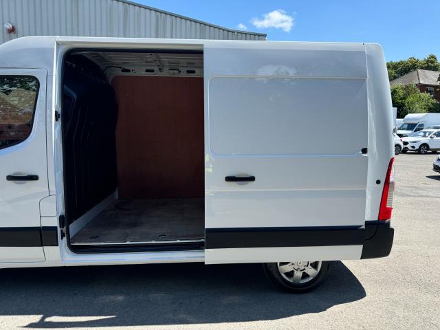 2022 Renault Master MM 35 DCI135 Business+ Medium Roof Van (WN72GXS) Image 43