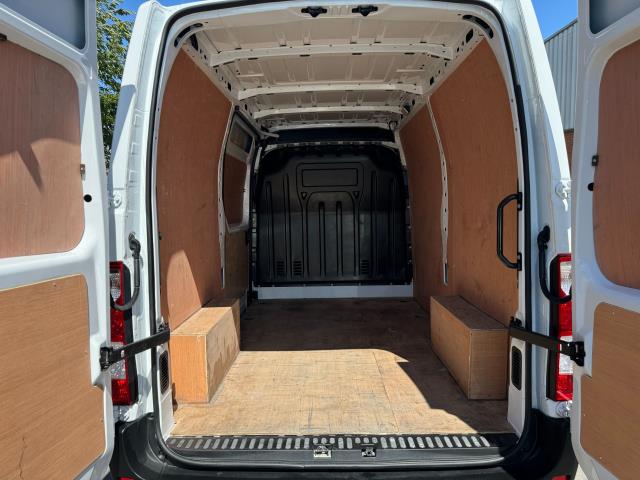 2022 Renault Master MM 35 DCI135 Business+ Medium Roof Van (WN72GXS) Image 45