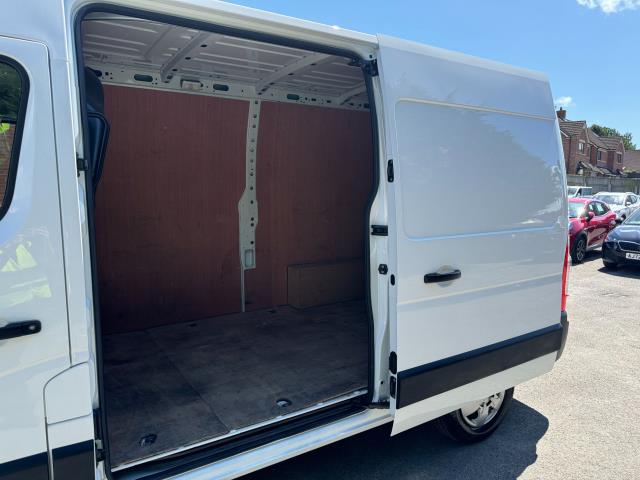 2022 Renault Master MM 35 DCI135 Business+ Medium Roof Van (WN72GXS) Image 42