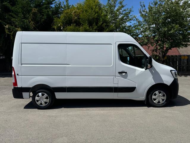 2022 Renault Master MM 35 DCI135 Business+ Medium Roof Van (WN72GXS) Image 10