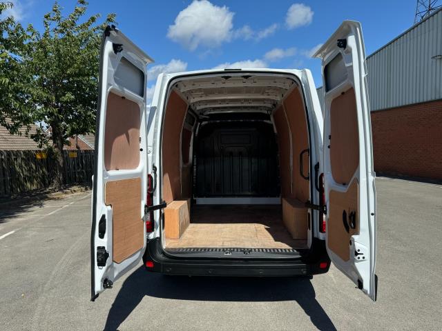 2022 Renault Master MM 35 DCI135 Business+ Medium Roof Van (WN72GXS) Image 44