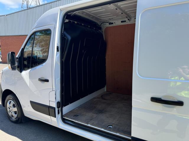 2022 Renault Master MM 35 DCI135 Business+ Medium Roof Van (WN72GXS) Image 41