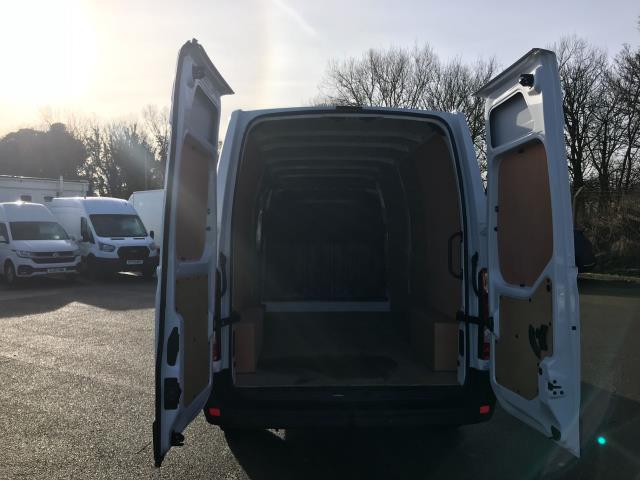 2022 Renault Master Lm35dci 135 Business+ Medium Roof Van (WN72LVO) Image 9