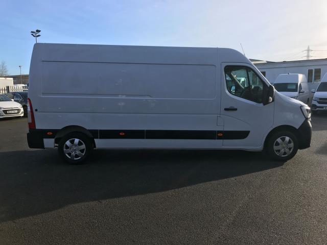 2022 Renault Master Lm35dci 135 Business+ Medium Roof Van (WN72LVO) Image 12