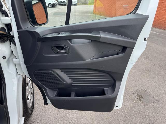 2022 Renault Trafic Sl28 Blue DCI SWB 150 Business Van (WP22HVK) Image 18