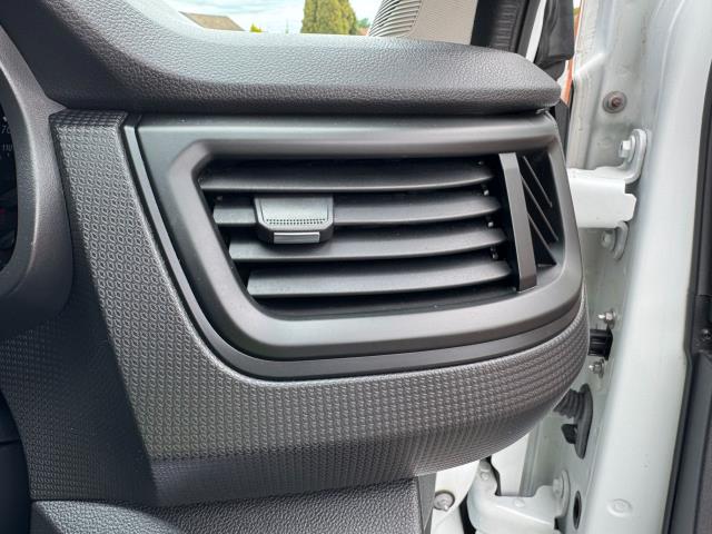 2022 Renault Trafic Sl28 Blue DCI SWB 150 Business Van (WP22HVK) Image 27