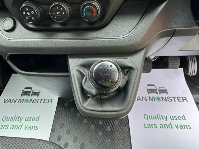 2022 Renault Trafic Sl28 Blue DCI SWB 150 Business Van (WP22HVK) Image 32