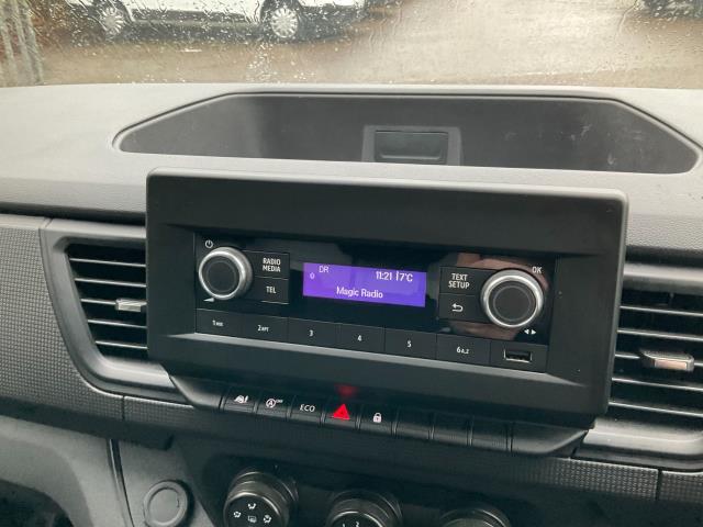 2022 Renault Trafic Sl28 Blue Dci 150 Business Van (WP22ZRX) Image 20