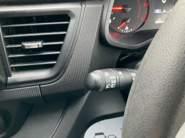 2022 Renault Trafic Sl28 Blue Dci 150 Business Van (WP22ZRX) Image 28