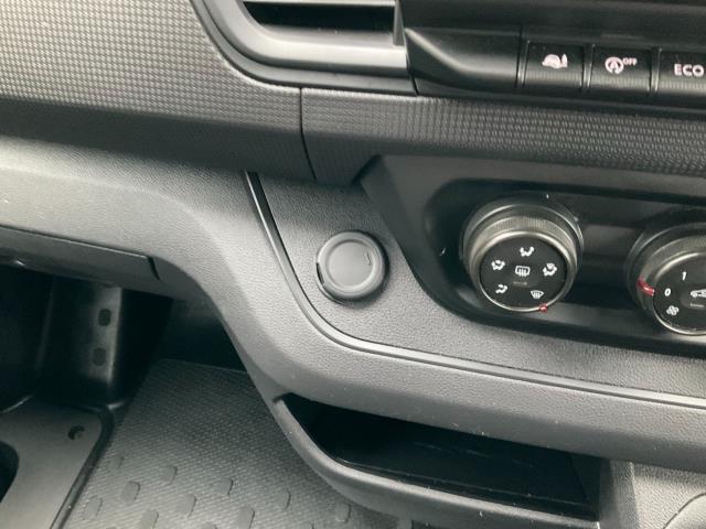 2022 Renault Trafic Sl28 Blue Dci 150 Business Van (WP22ZRX) Image 23