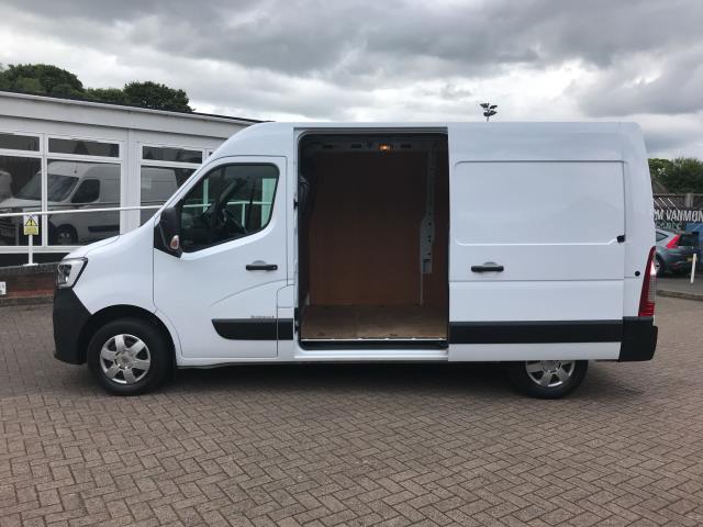 2022 Renault Master MM35DCI 135 BUSINESS+ MWB MEDIUM ROOF EURO 6 VAN (WP72SKK) Image 6