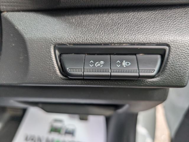 2023 Renault Trafic Sl28 Blue Dci 130 Business+ Van (WP73LRL) Image 17