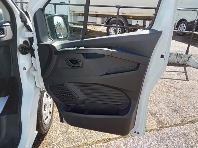 2023 Renault Trafic Sl28 Blue Dci 130 Business+ Van (WP73MVS) Image 28