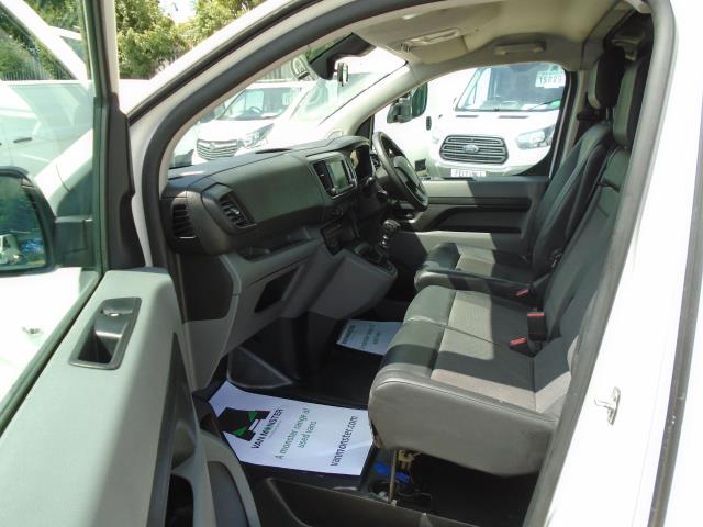 2019 Peugeot Expert 1400 2.0 Bluehdi 120 Professional Van (WR68OVF) Image 16